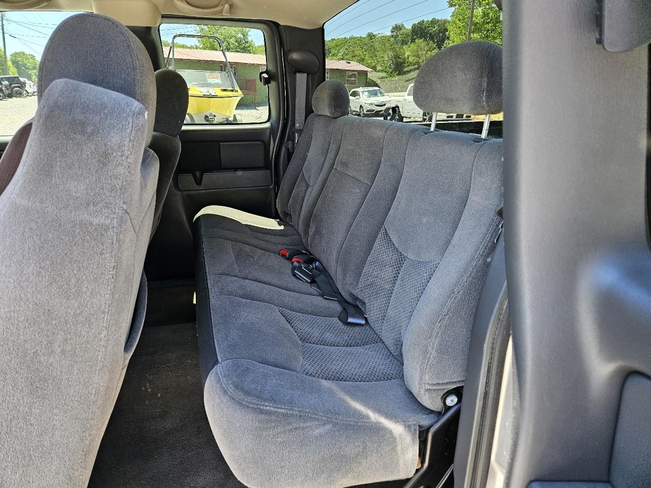 Chevrolet Silverado 1500 LS Ext. Cab Short Bed 2WD 2005