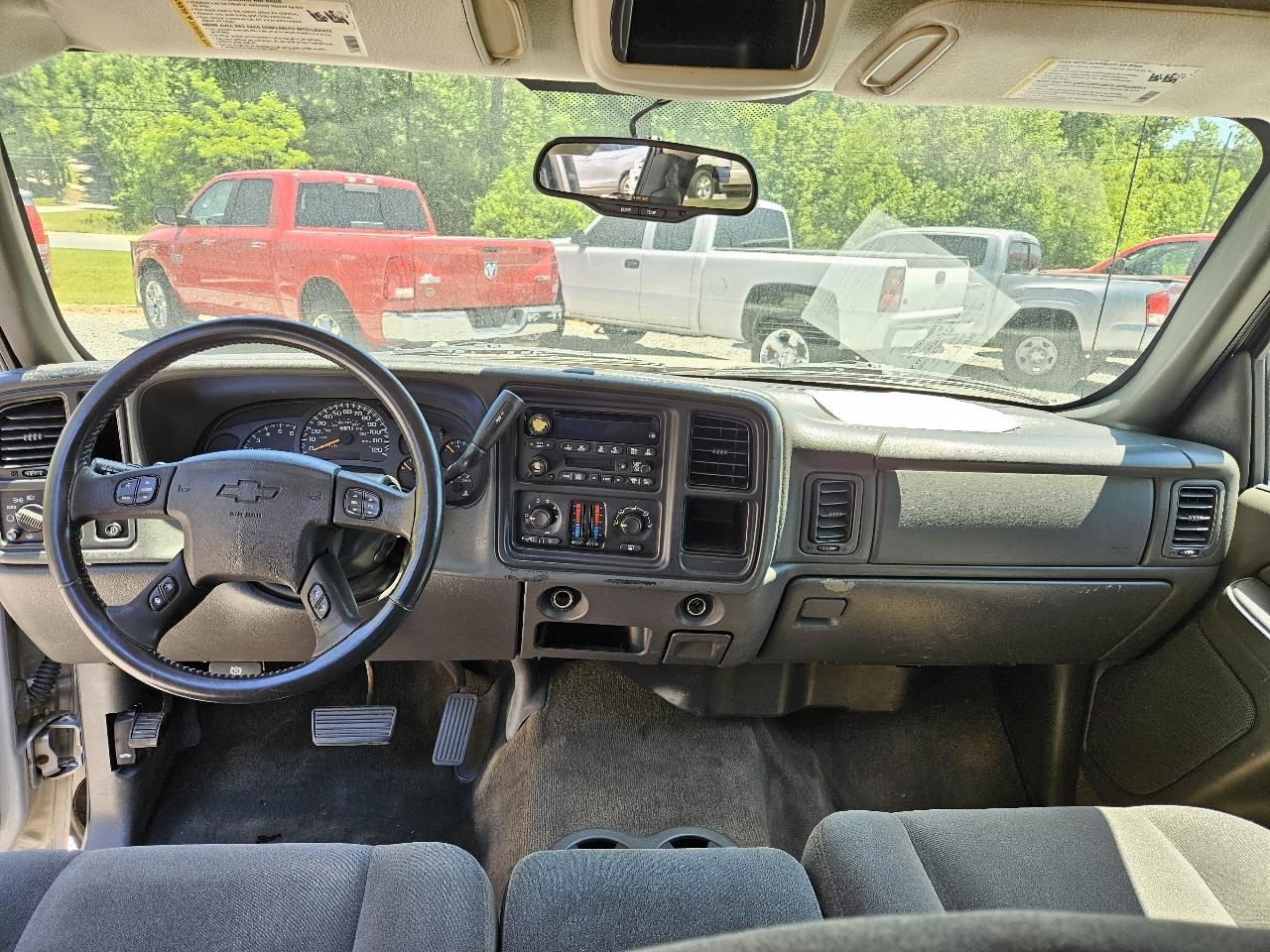 Chevrolet Silverado 1500 LS Ext. Cab Short Bed 2WD 2005