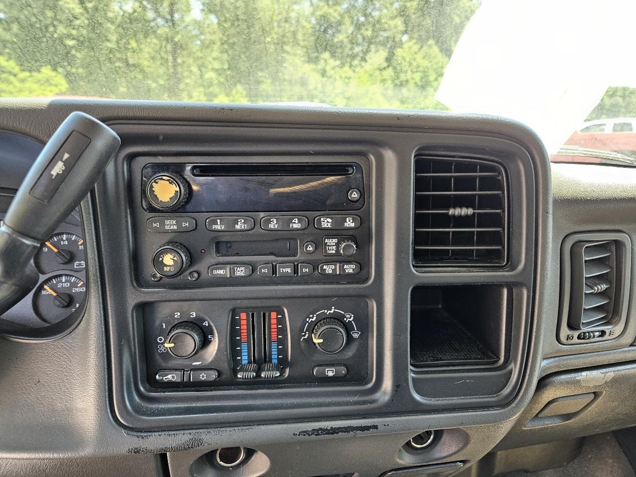 Chevrolet Silverado 1500 LS Ext. Cab Short Bed 2WD 2005