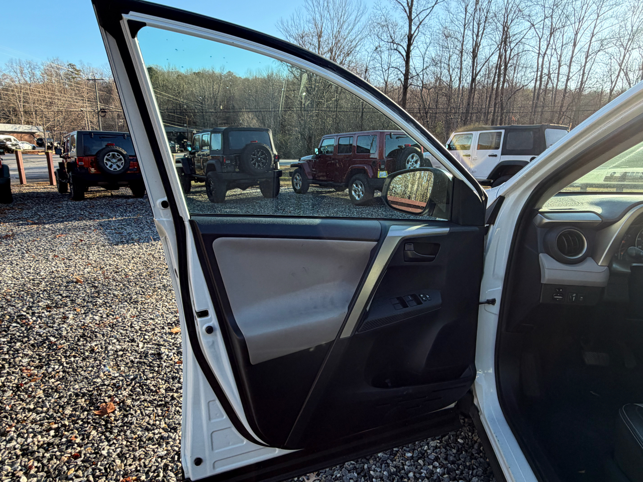 Toyota RAV4 LE FWD 2014