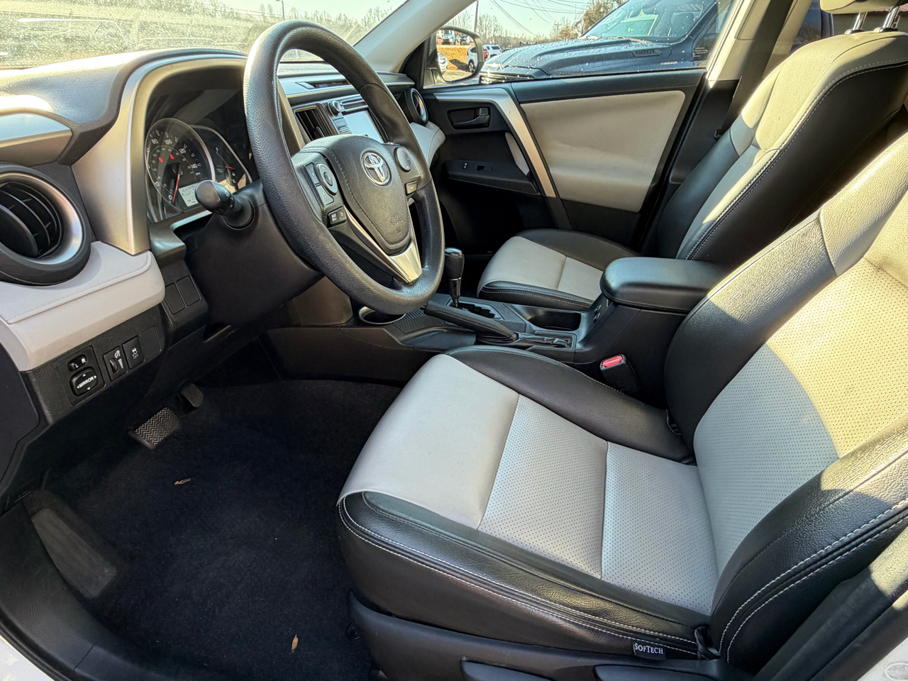 Toyota RAV4 LE FWD 2014