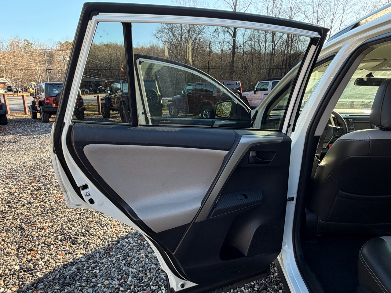 Toyota RAV4 LE FWD 2014