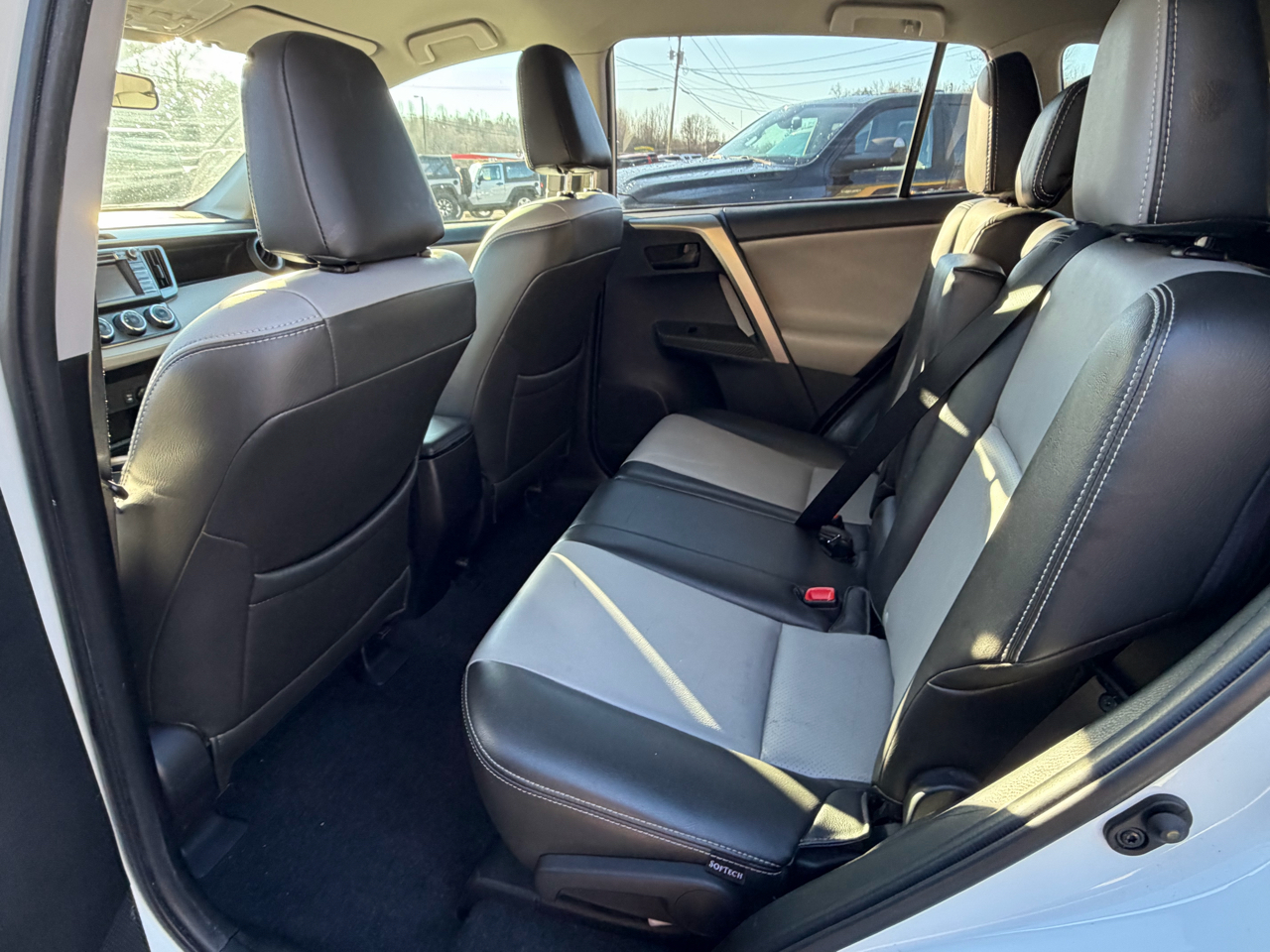 Toyota RAV4 LE FWD 2014