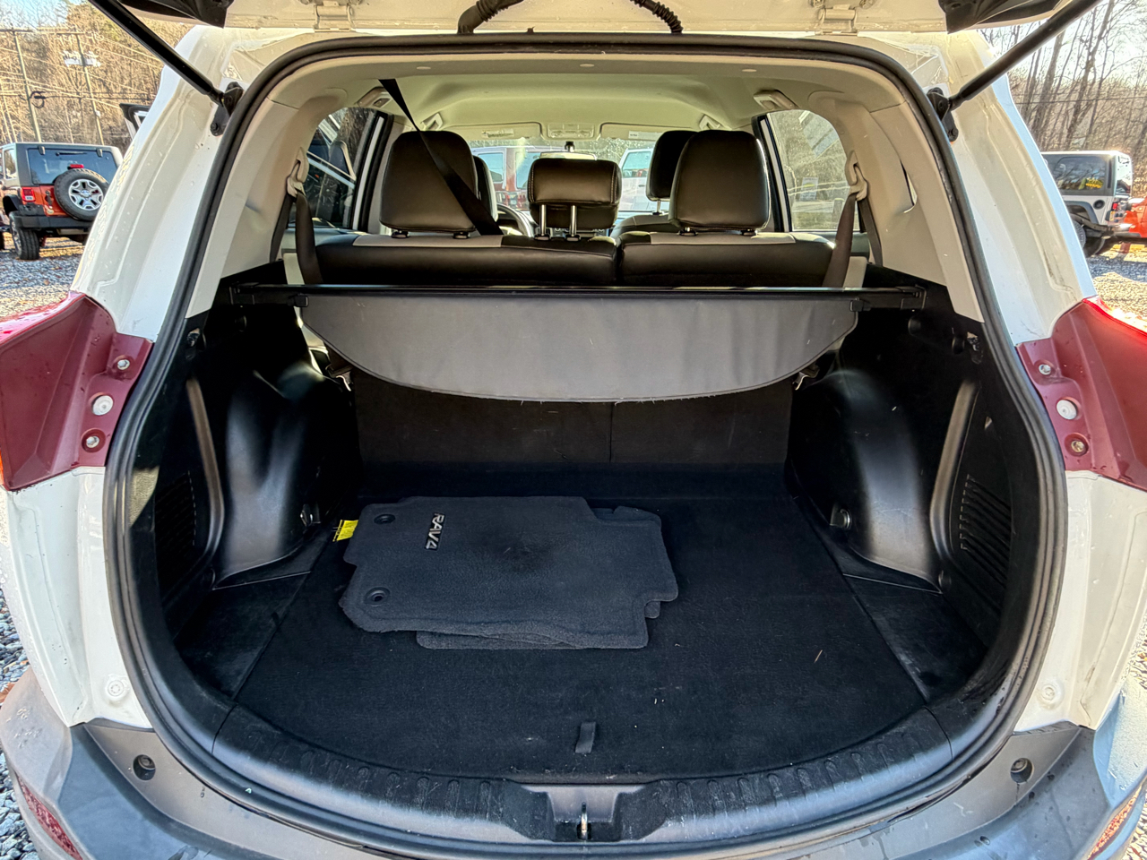 Toyota RAV4 LE FWD 2014