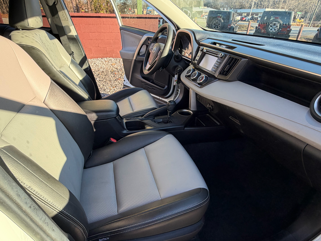 Toyota RAV4 LE FWD 2014