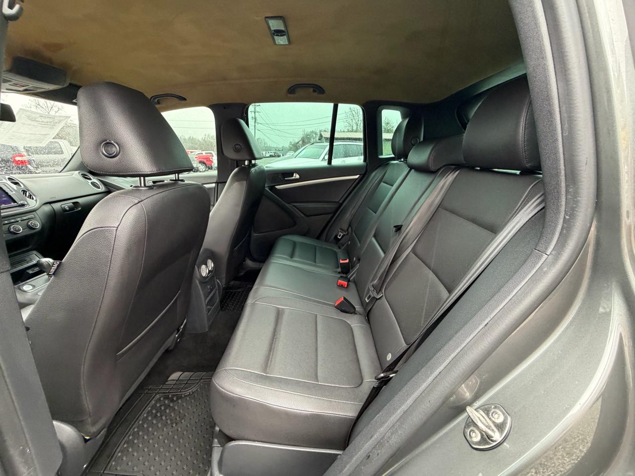 Volkswagen Tiguan SE 2016