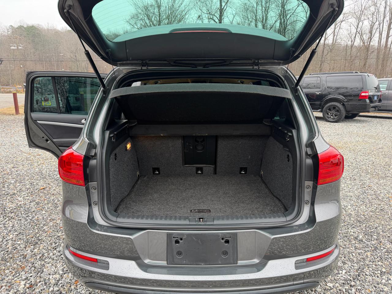 Volkswagen Tiguan SE 2016