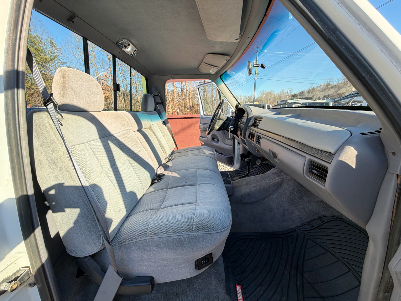 Ford F-150 XL Reg. Cab Long Bed 4WD 1994