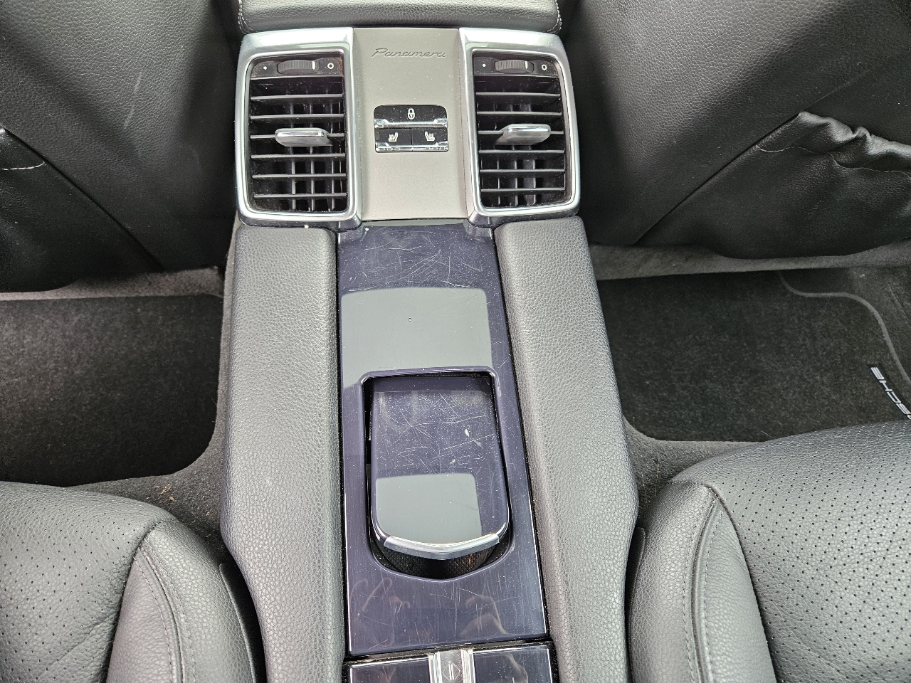 Porsche Panamera 4 2012