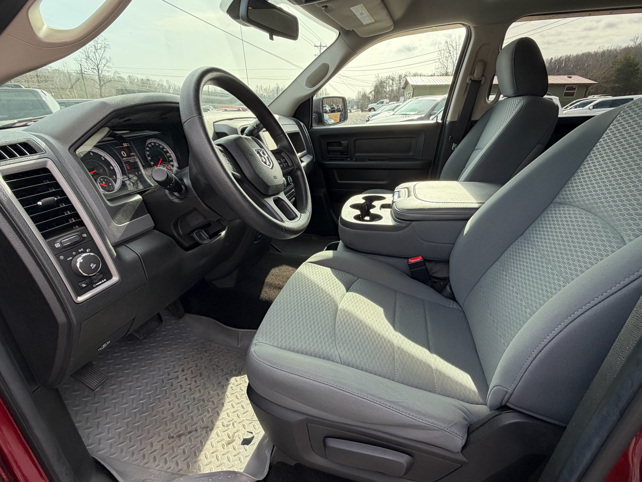 RAM 1500 Tradesman/Express Crew Cab SWB 2WD 2014