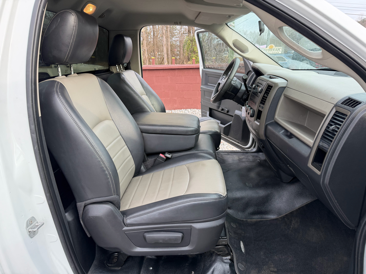 RAM 1500 ST LWB 4WD 2011