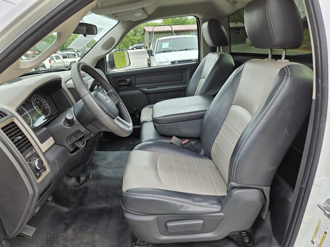 RAM 1500 ST LWB 4WD 2011