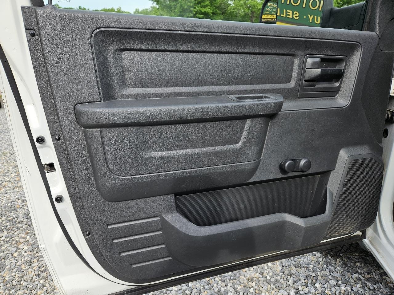 RAM 1500 ST LWB 4WD 2011