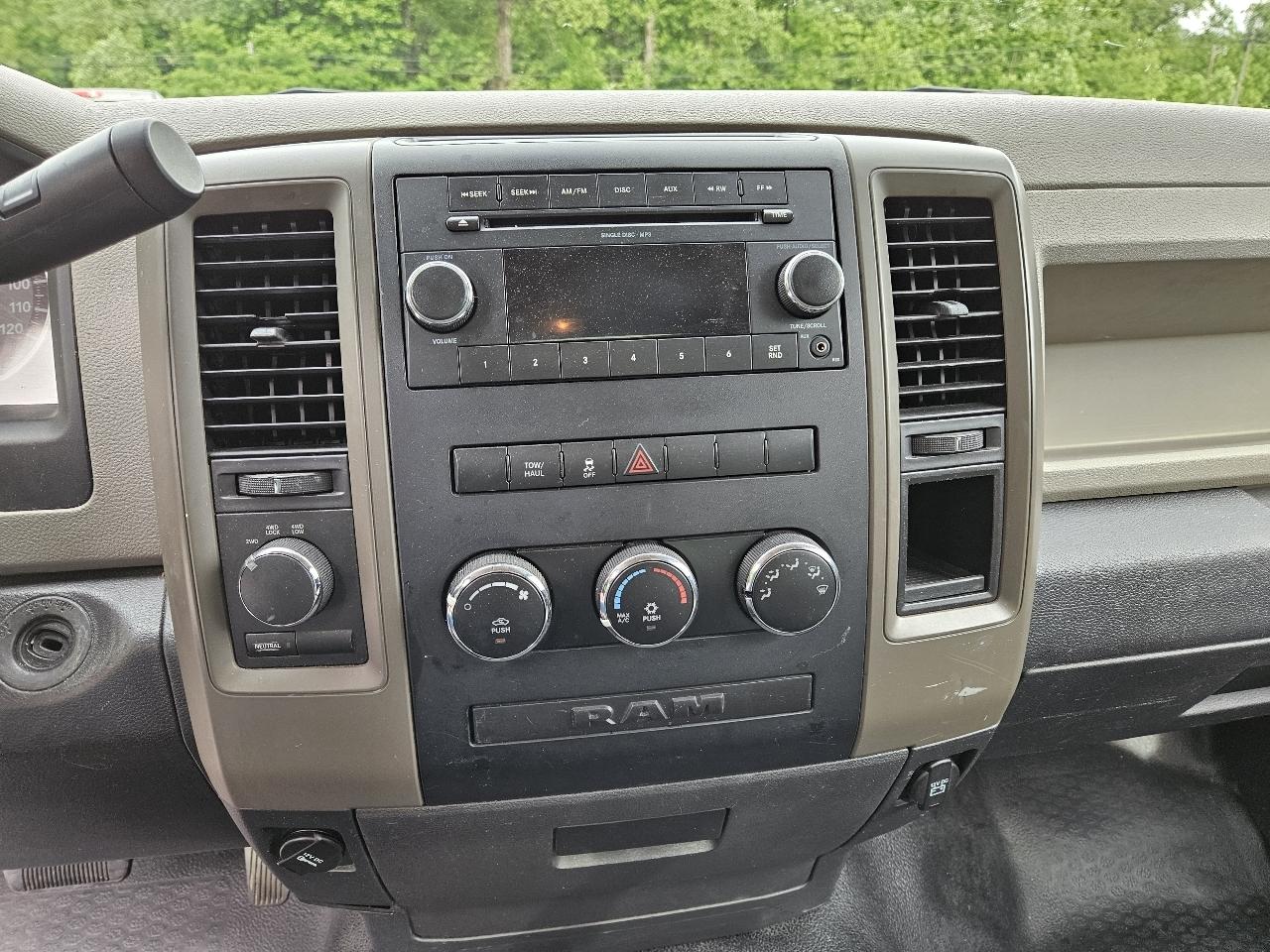 RAM 1500 ST LWB 4WD 2011