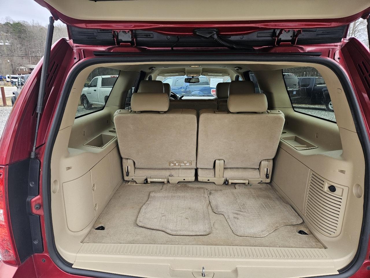 Chevrolet Suburban LT 1500 2WD 2014