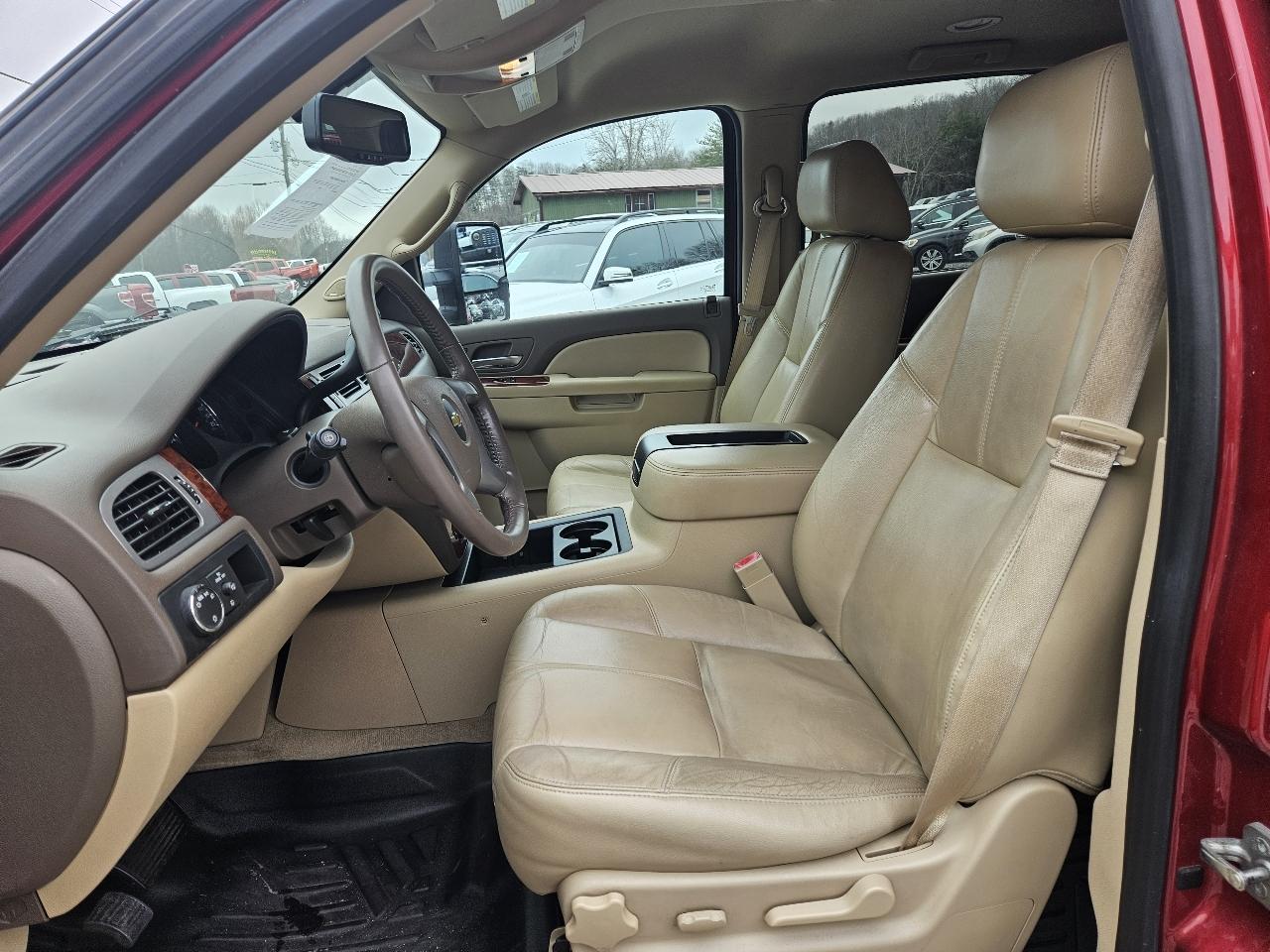 Chevrolet Suburban LT 1500 2WD 2014