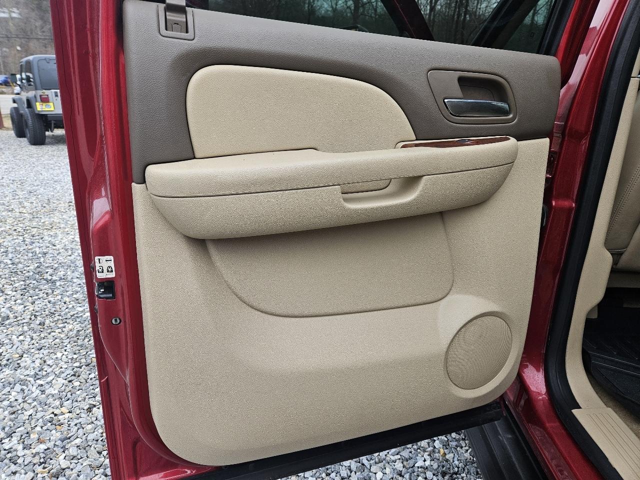 Chevrolet Suburban LT 1500 2WD 2014