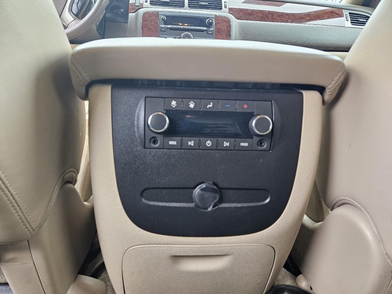 Chevrolet Suburban LT 1500 2WD 2014