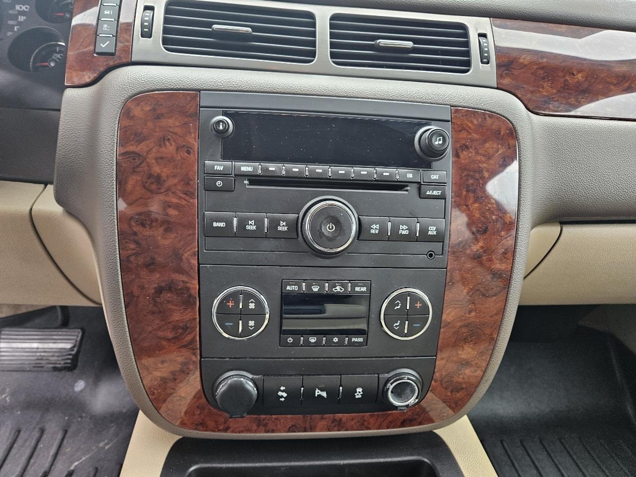 Chevrolet Suburban LT 1500 2WD 2014