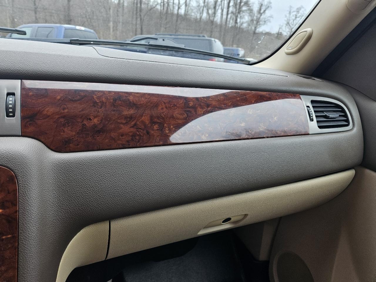 Chevrolet Suburban LT 1500 2WD 2014