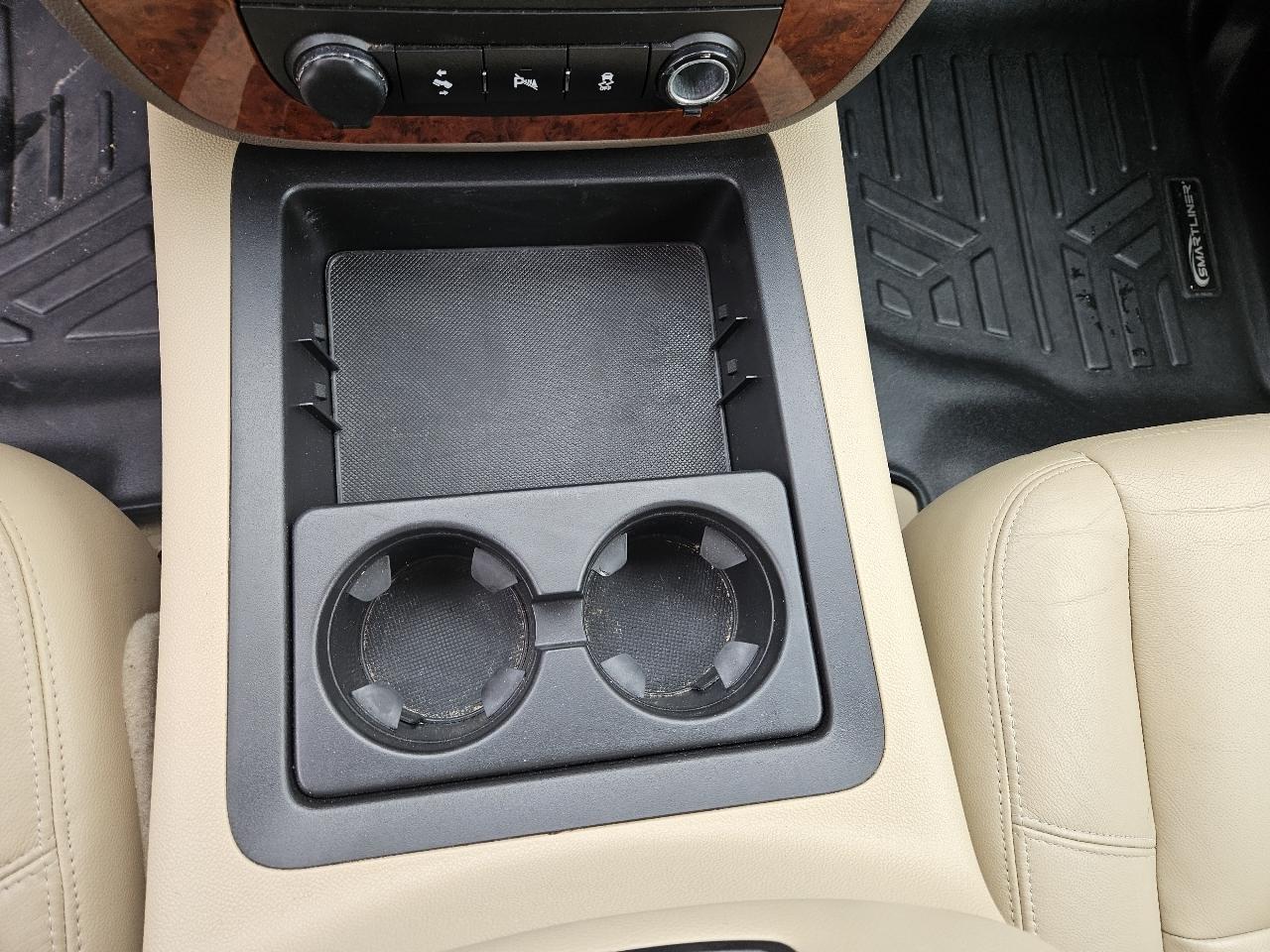 Chevrolet Suburban LT 1500 2WD 2014