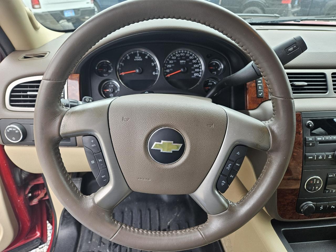 Chevrolet Suburban LT 1500 2WD 2014