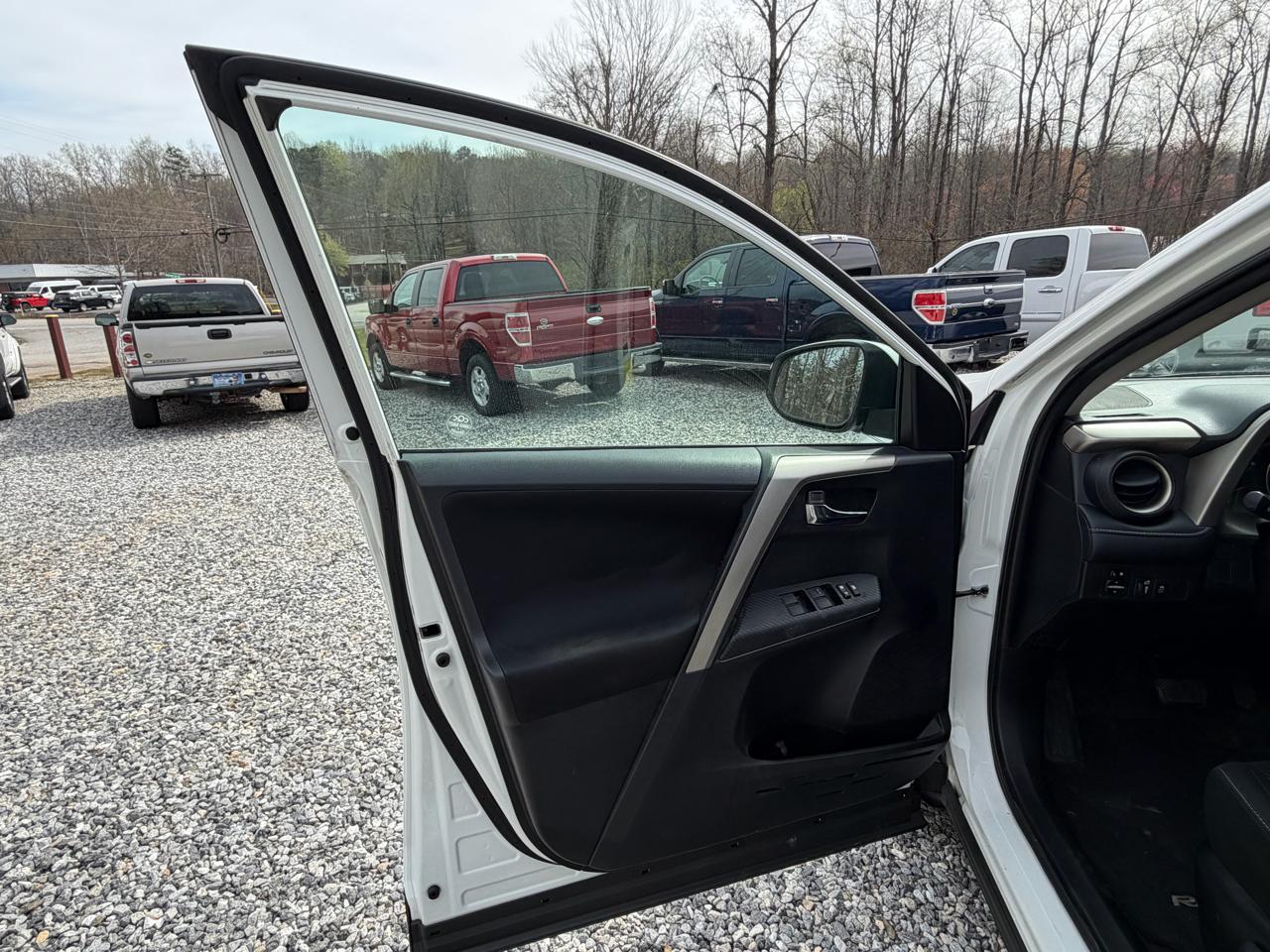 Toyota RAV4 XLE FWD 2015