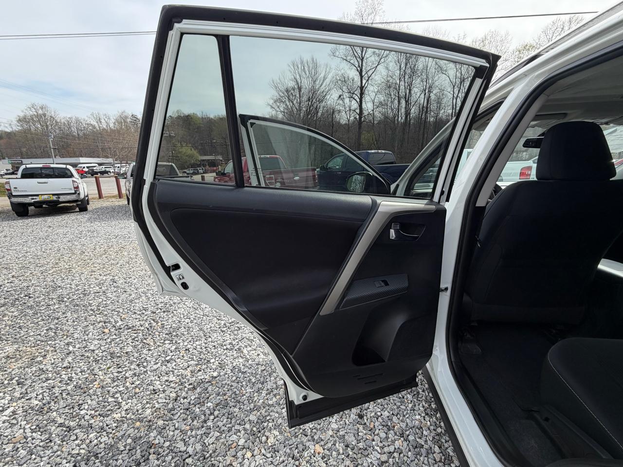 Toyota RAV4 XLE FWD 2015