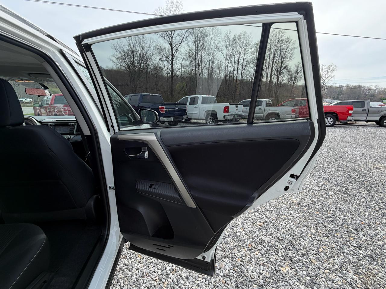 Toyota RAV4 XLE FWD 2015