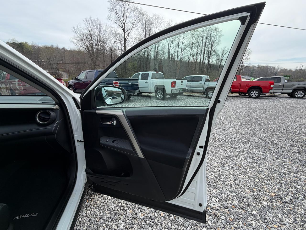 Toyota RAV4 XLE FWD 2015