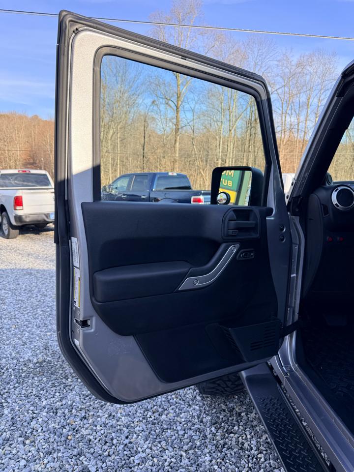 Jeep Wrangler Sahara 4WD 2013