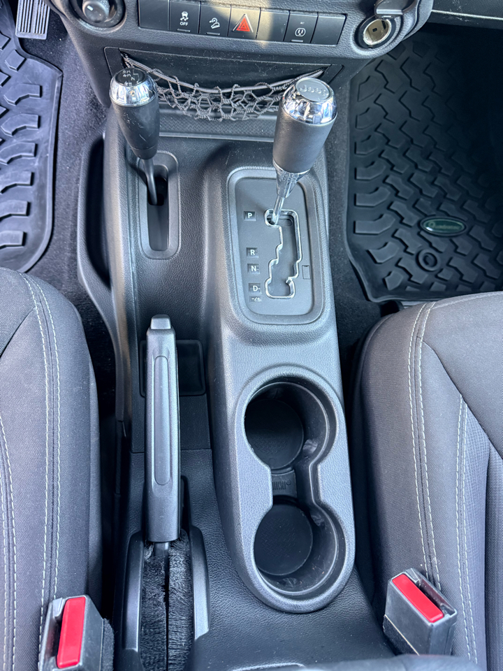 Jeep Wrangler Sahara 4WD 2013