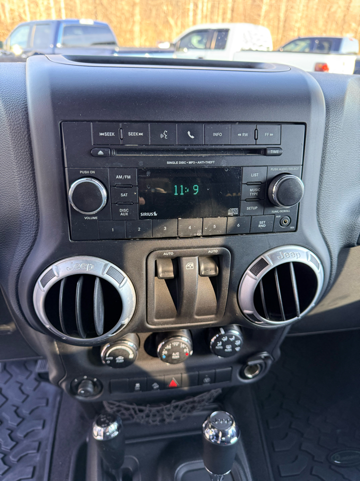 Jeep Wrangler Sahara 4WD 2013