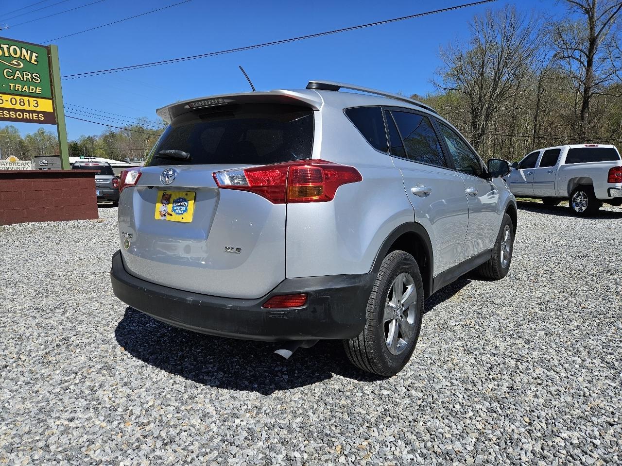 Toyota RAV4 XLE FWD 2015