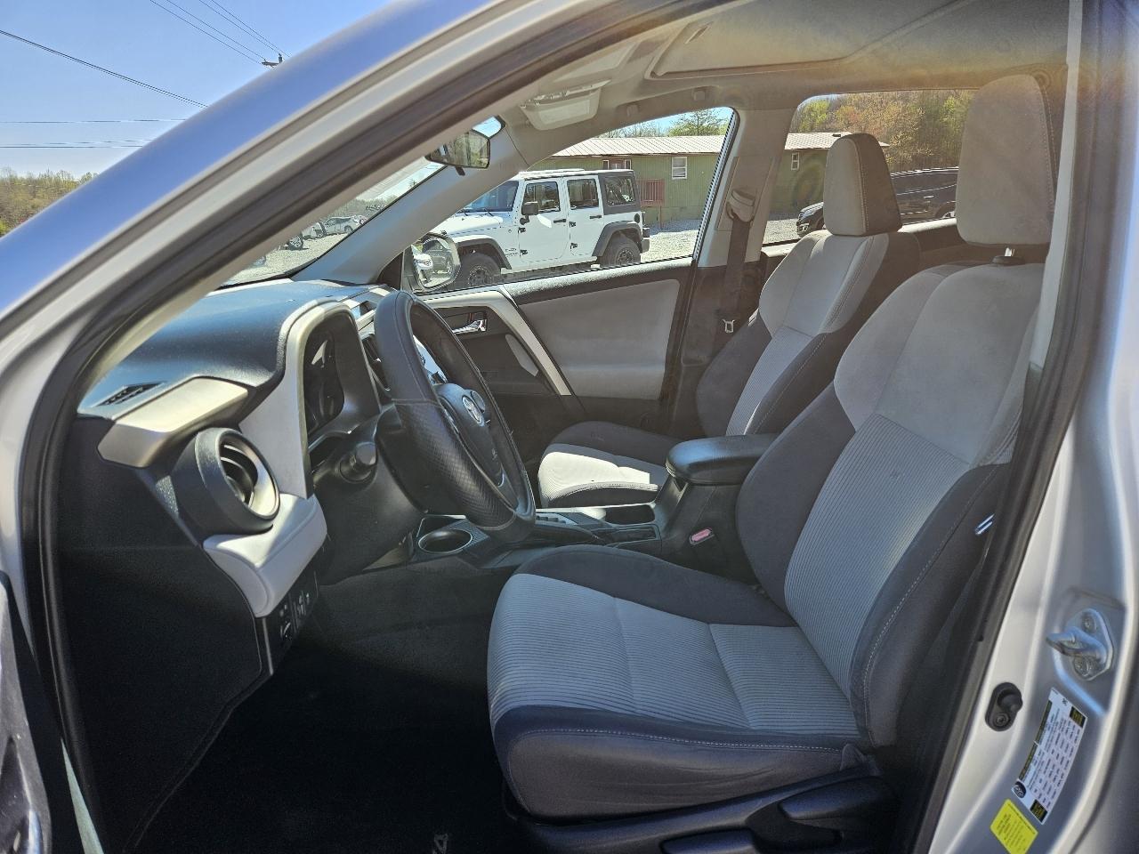 Toyota RAV4 XLE FWD 2015