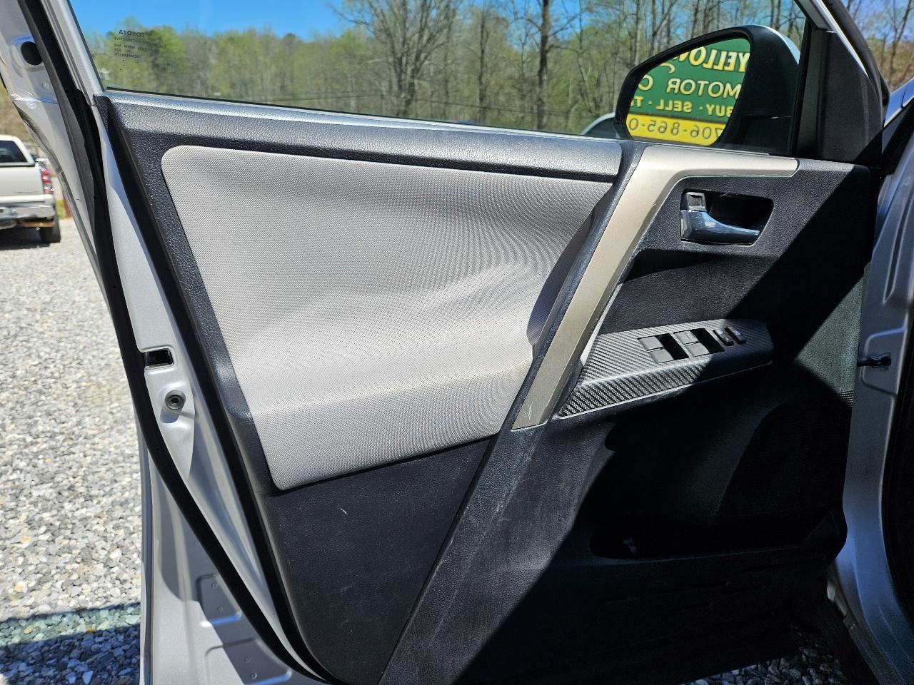 Toyota RAV4 XLE FWD 2015