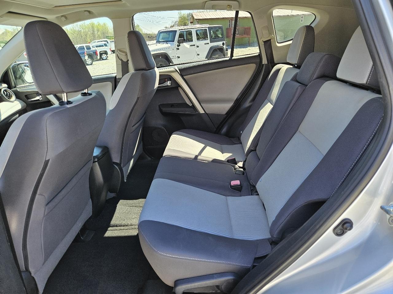 Toyota RAV4 XLE FWD 2015