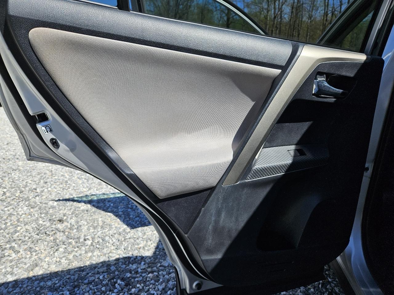 Toyota RAV4 XLE FWD 2015