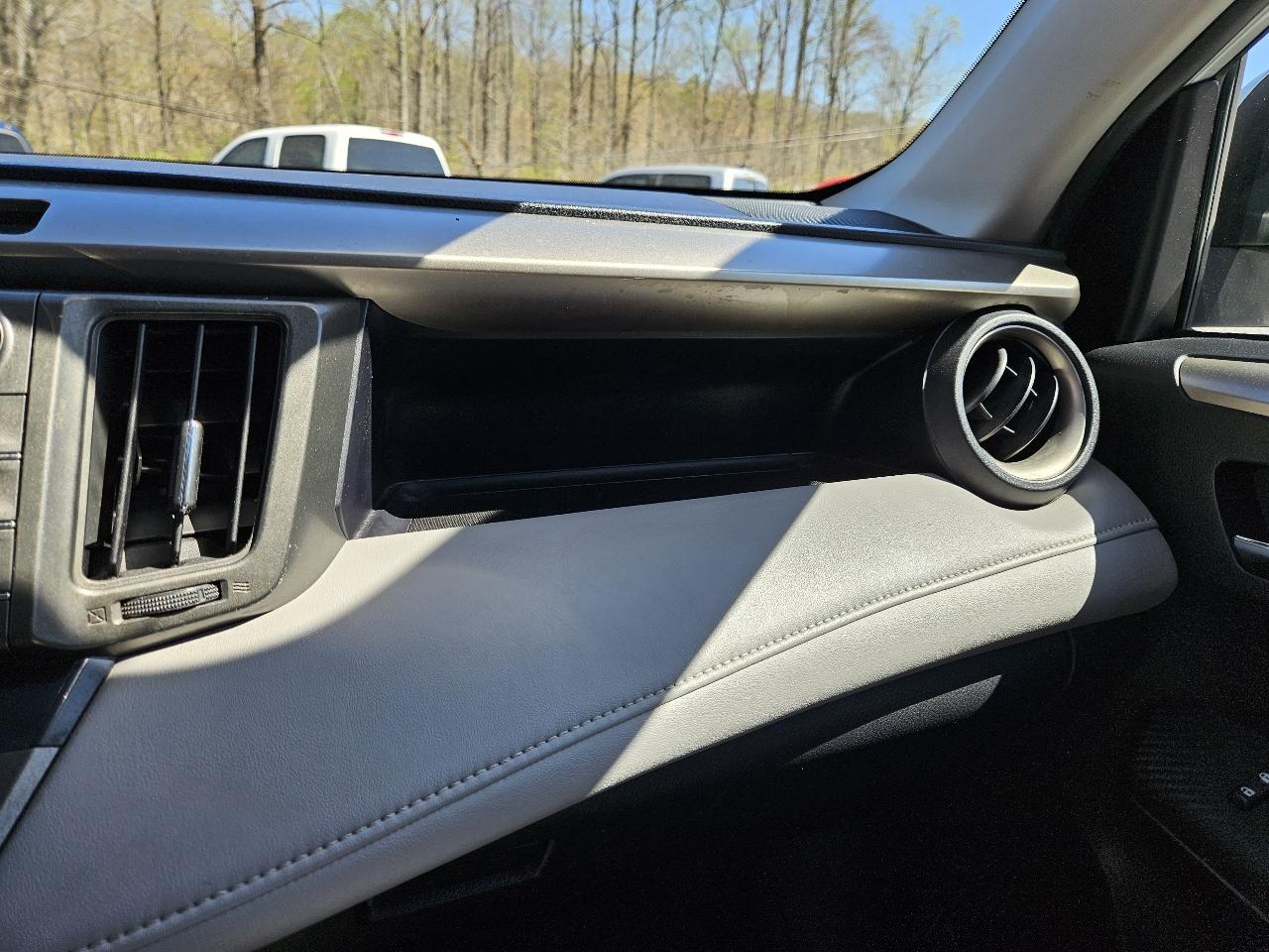 Toyota RAV4 XLE FWD 2015