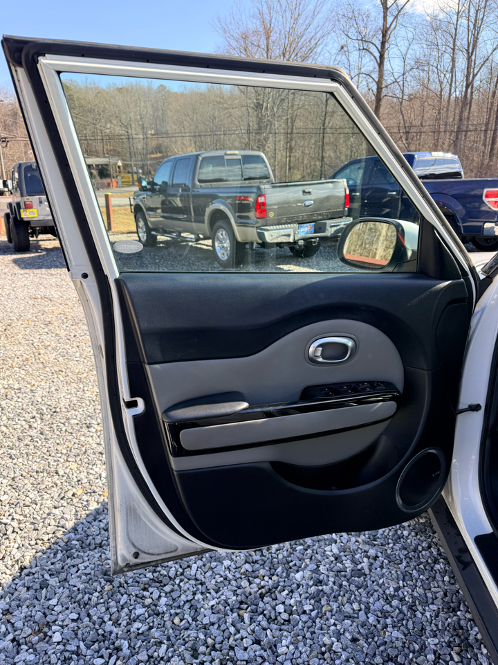 Kia Soul + w/Signature 2.0 Special Edition 2016