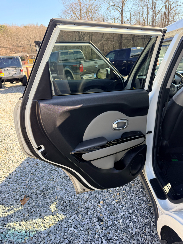 Kia Soul + w/Signature 2.0 Special Edition 2016