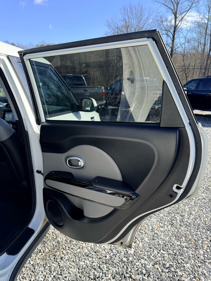 Kia Soul + w/Signature 2.0 Special Edition 2016