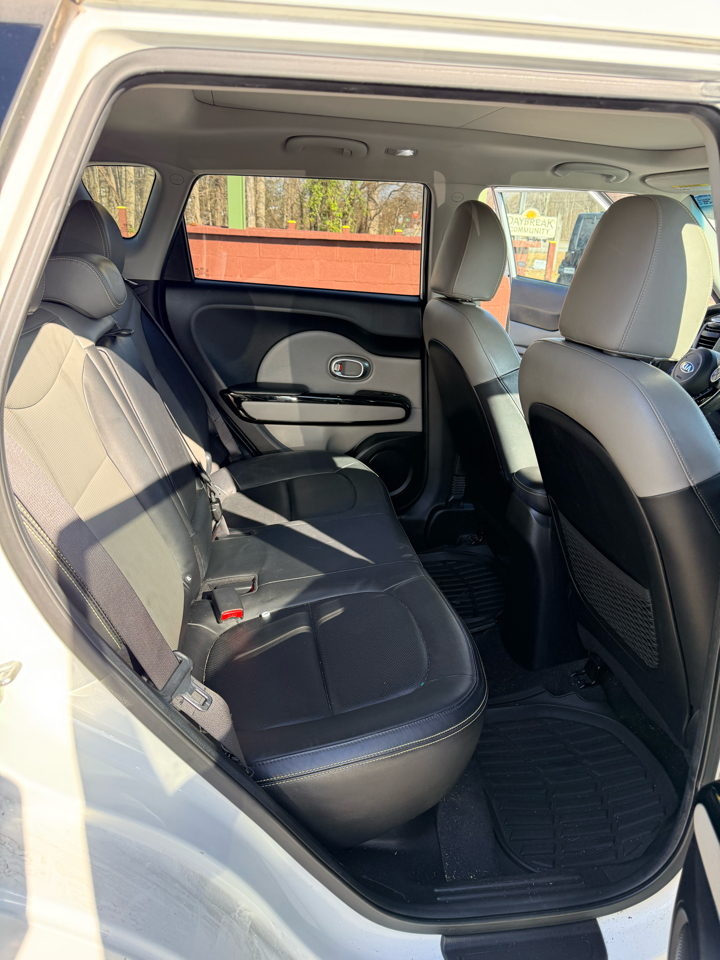 Kia Soul + w/Signature 2.0 Special Edition 2016