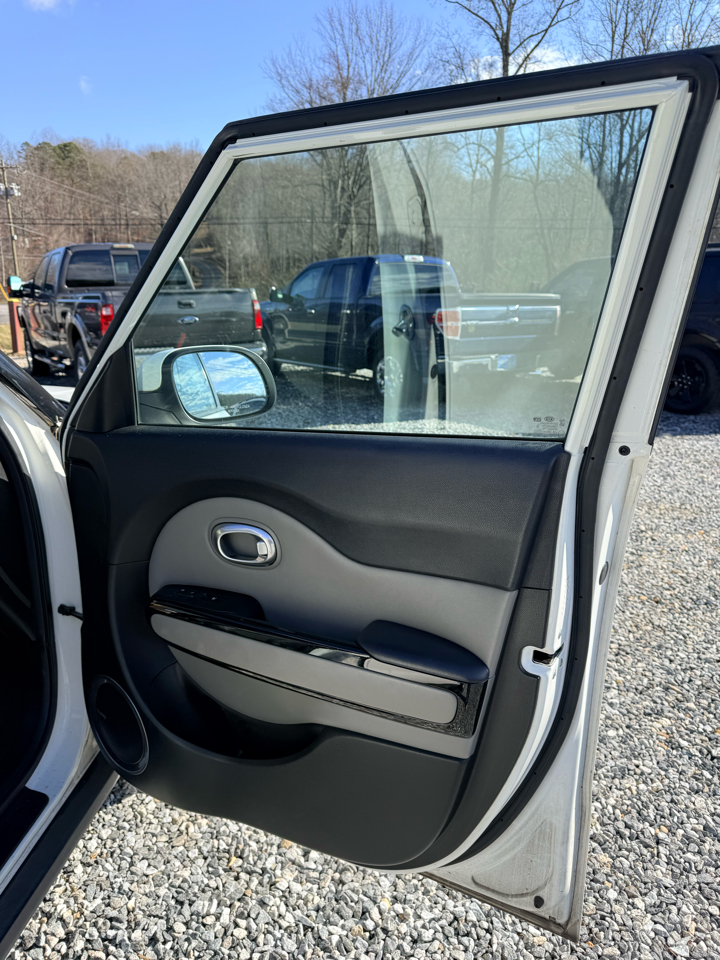 Kia Soul + w/Signature 2.0 Special Edition 2016