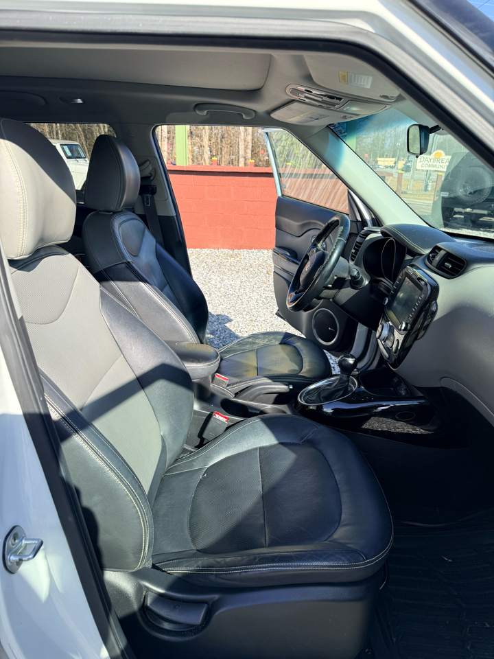 Kia Soul + w/Signature 2.0 Special Edition 2016