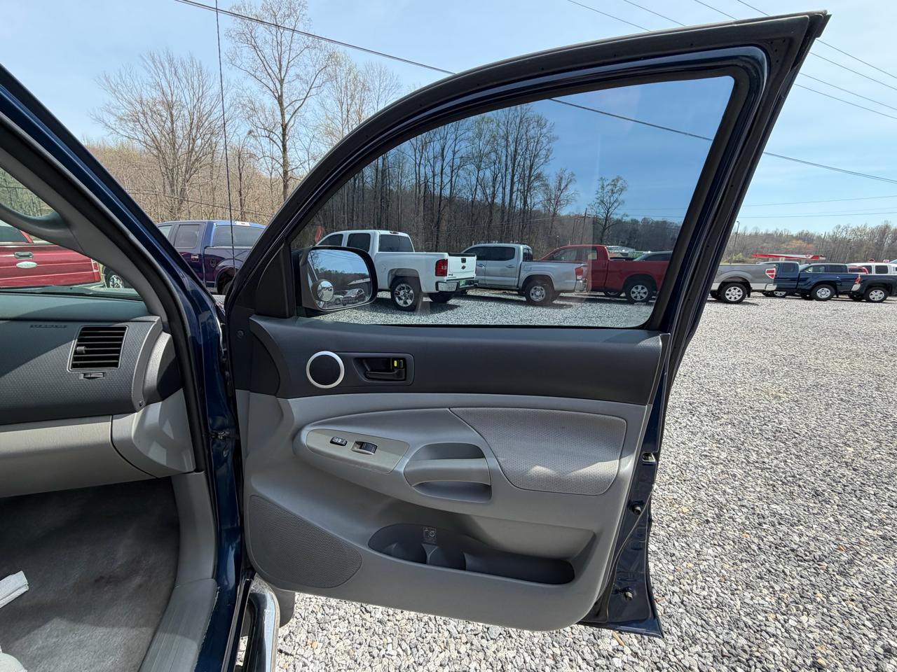 Toyota Tacoma PreRunner Access Cab V6 Automatic 2WD 2005
