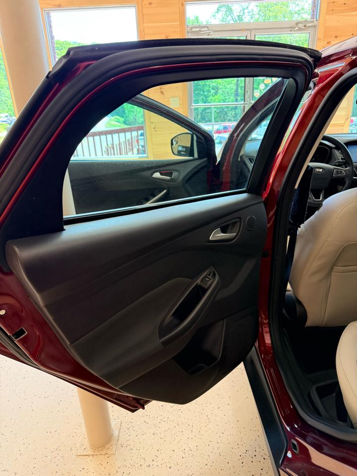 Ford Focus Titanium Sedan 2015