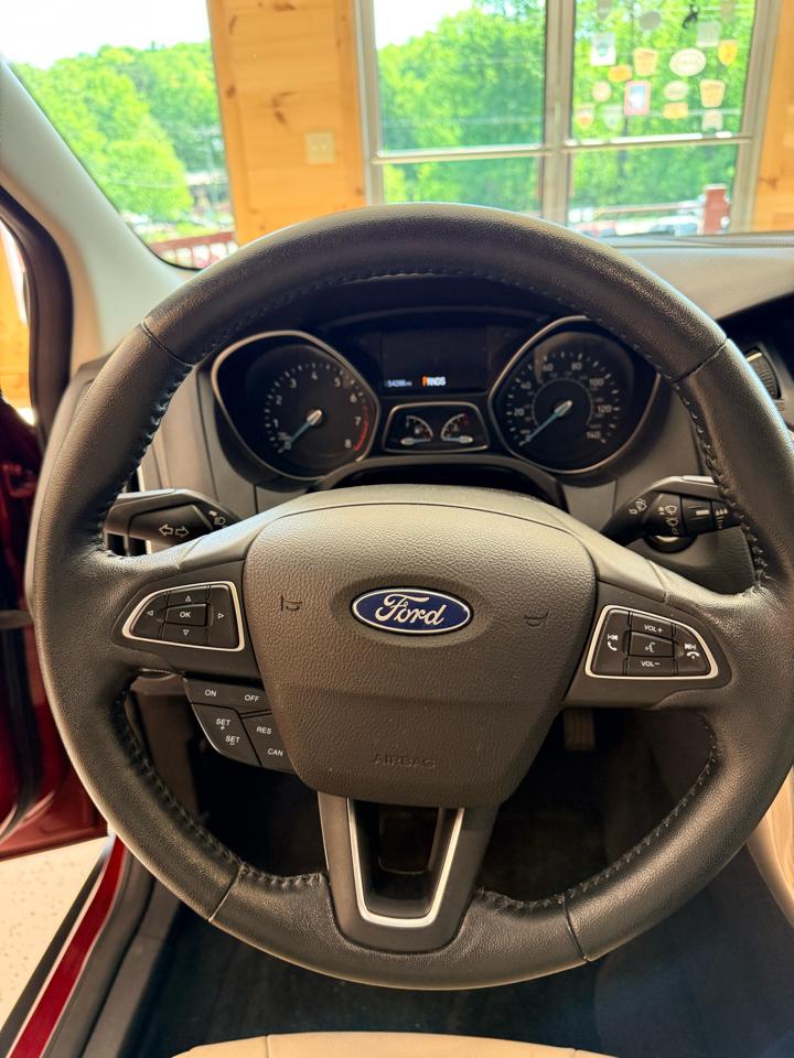 Ford Focus Titanium Sedan 2015