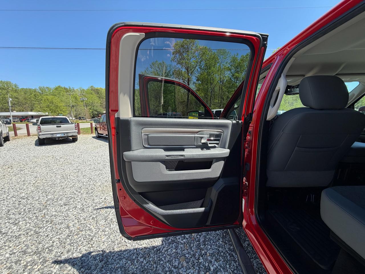 RAM 1500 SLT Crew Cab SWB 4WD 2017