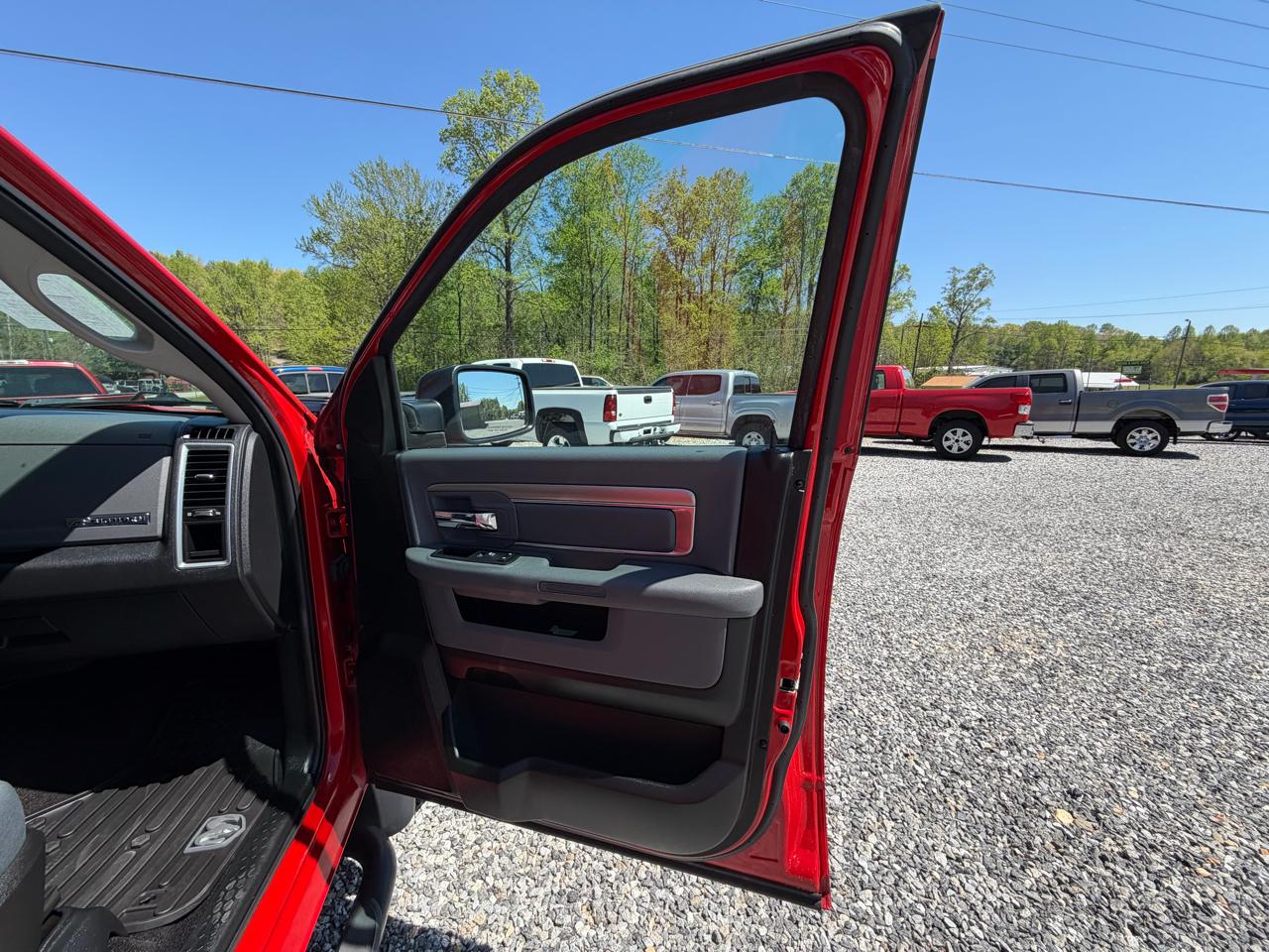 RAM 1500 SLT Crew Cab SWB 4WD 2017